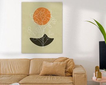 Paysage minimaliste avec un eucalyptus et un soleil orange sur Tanja Udelhofen