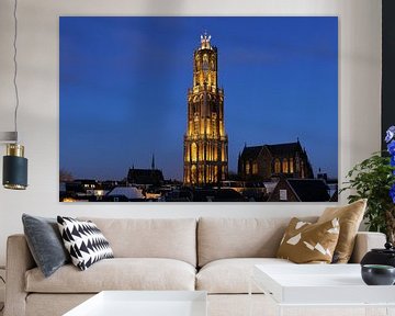 Domtoren en Domkerk in Utrecht op de dag van de installatie van burgemeester Jan van Zanen van Donker Utrecht