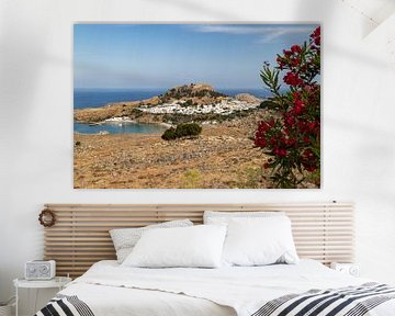 Panoramisch uitzicht op de stad Lindos op het Griekse eiland Rhodos van Reiner Conrad