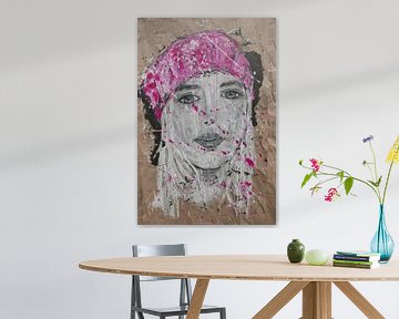 Portret vrouw in roze van jolanda verduin