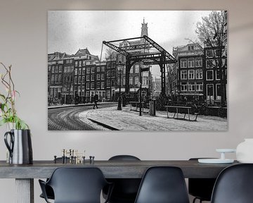 Innere Stadt von Amsterdam im Winter Schwarz und Weiß