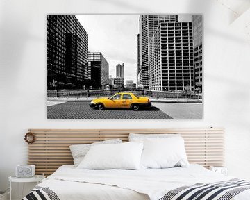 Gelbes Taxi in der Innenstadt von Chicago, Vereinigte Staaten. von Ron van der Stappen