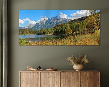 beroemd alpenmeer lautersee en karwendelgebergte in herfst, hoog-beieren van SusaZoom