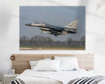 Touch & Go!!  Op de vliegbasis Volkel maakte deze Nederlandse General Dynamics F-16 Fighting Fal van Jaap van den Berg