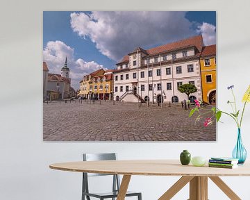 Place du marché avec hôtel de ville à Hoyerswerda en Saxe