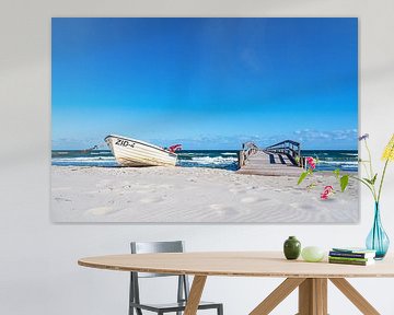 Bateau de pêche et jetée au bord de la mer Baltique près de Zingst sur le Fischland-Darß sur Rico Ködder