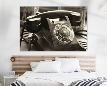 oude analoge telefoon met wijzerplaat als decoratie van Heiko Kueverling