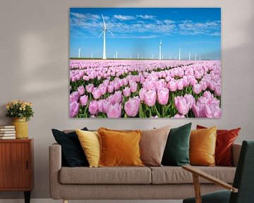 Roze tulpen in een veld tijdens de lente met windmolens van Sjoerd van der Wal