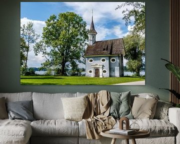 grijze kapel (Seekapelle zum Heiligen Kreuz) op het Herrenchiemsee eiland in de Chiemsee, Beieren, D van WorldWidePhotoWeb