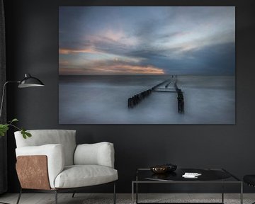 Zonsondergang aan het strand in Zeeland van Gerben van Buiten