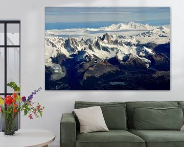 Glaciers et pics montagneux de Patagonie vus du ciel sur Christian Peters
