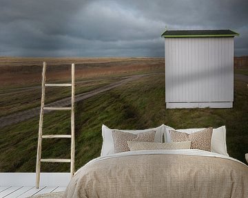 Strandhuisje wacht op transport (eiland Texel)