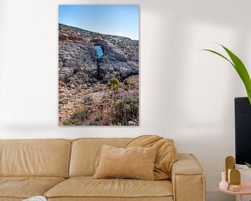 Ein Blick durch die Felsen auf Comino I Malta von Manon Verijdt