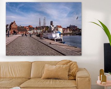 Alter Hafen in der Stadt Wismar von Animaflora PicsStock