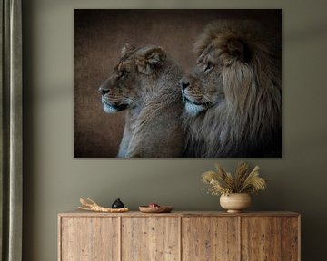 Löwen: Porträt eines Löwen und einer Löwin in Brauntönen von Marjolein van Middelkoop