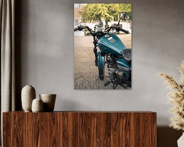 Vieille moto bleue I Haarlem, Noord-Holland I Gros plan I Photographie