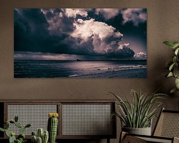 Sur la côte de la péninsule de Hel, en été, juste avant un orage. sur Jakob Baranowski - Photography - Video - Photoshop