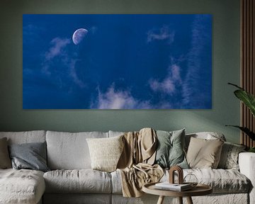 Sonne, Mond und....keine Sterne. Blauer Himmel mit Mond von Jakob Baranowski - Photography - Video - Photoshop