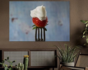 strawberry with yogurt by Blond Beeld
