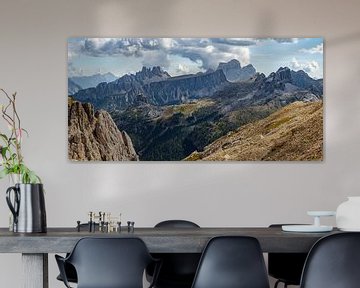 die schroffe Bergkolisse der Dolomiten mit dem Monte Pelmo von Leo Schindzielorz