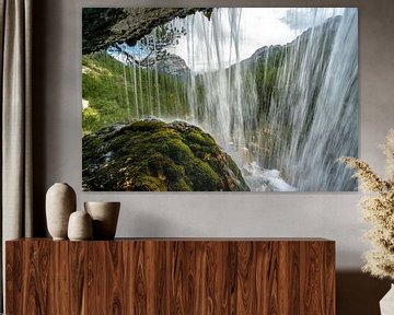 Blick aus dem Wasserfall auf die Dolomiten von Leo Schindzielorz