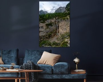 Belle chute d'eau dans les Dolomites sur Leo Schindzielorz