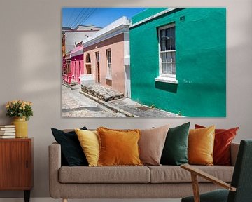 Straße mit farbigen Kolonialhäusern in Bo Kaap in Kapstadt, Südafrika, Afrika von WorldWidePhotoWeb