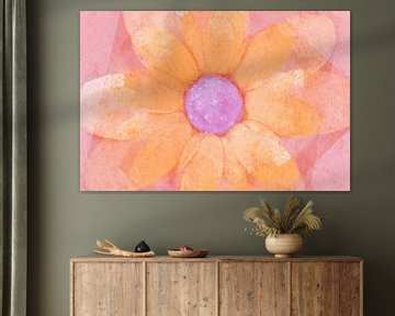 Bloem in vrolijk zomers oranje met een lila hartje van Lisette Rijkers