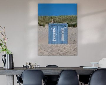 Portret van een blauw strandhuisje van Mark Bolijn