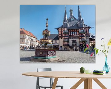 Hôtel de ville avec fontaine à Wernigerode dans les montagnes du Harz