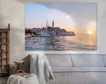 La belle et romantique vieille ville de Rovinj en Croatie au bord de l'eau sur Art Shop West