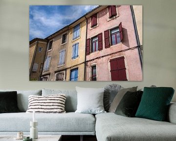 Façades de maisons colorées dans le sud de la France