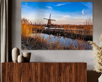 Typische nederlands winter tafereel met een windmolen in de polder van Steven World Traveller