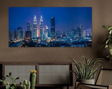 Petrona Twin Towers by nacht in Kuala Lumpur Maleisie van Steven World Traveller