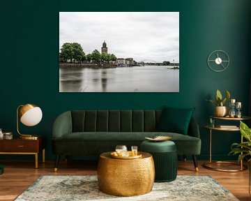 Paysage urbain de Deventer avec l'IJssel et l'église Lebuinus sur Patrick Verhoef