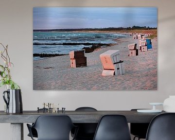 Zonsondergang op het strand van de Oostzee van t.ART