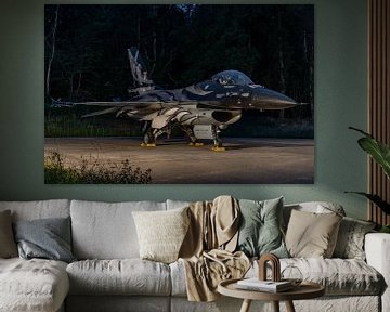 Dark Falcon in the night! Prachtige F-16 demokist van de Belgische Luchtmacht in de avond gefotograf van Jaap van den Berg