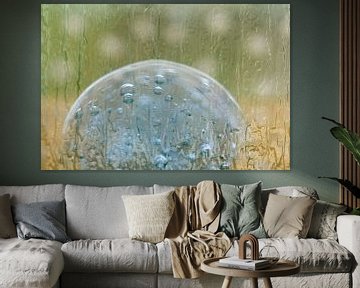 Glazen bol met regen druppels in natuurtinten van Lisette Rijkers