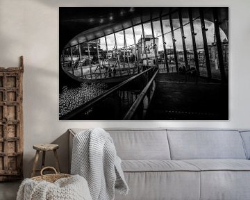 Intérieur de la gare centrale d'Arnhem en noir et blanc sur Bart Ros