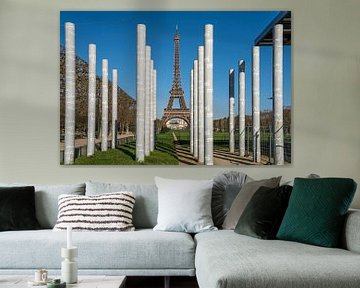 De Muur van de Vrede en de Eiffeltoren in Parijs van Peter Schickert