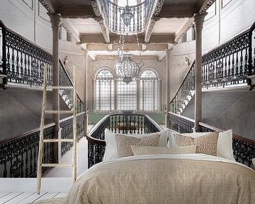 Treppe im Splendid Palace. von Roman Robroek – Fotos verlassener Gebäude