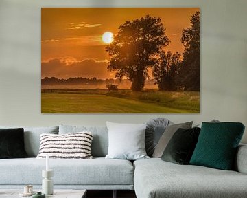 Zonsondergang boven het landschap van Gaasterland, Friesland van Harrie Muis