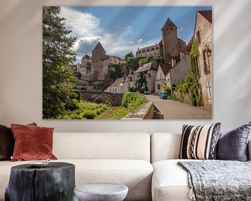 Brug, torens en rivier om Semur-en-Auxois, Frankrijk