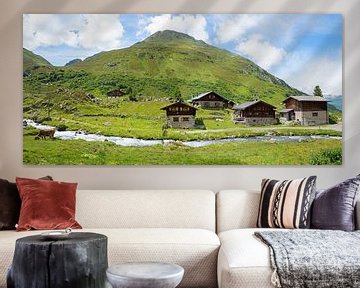 Dischma beek en hutten op de Rhin in de Dischma vallei Zwitserland van SusaZoom