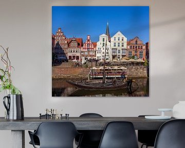 Façades de maisons historiques Am Stintmarkt, rivière Ilmenau, vieille ville, Lüneburg, Basse-Saxe, 