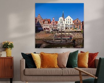 Historische huisgevels Am Stintmarkt, rivier Ilmenau, oude binnenstad, Lüneburg, Nedersaksen, Duitsl