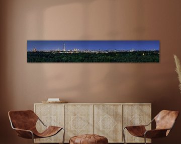 Berlin Skyline Panorama zur blauen Stunde