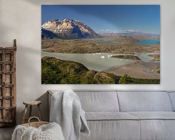 Bergen en meren in Torres del Paine Nationaal Park, Chili van Christian Peters
