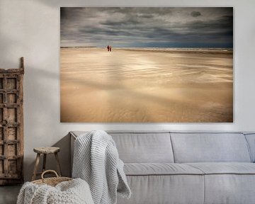 Stormachtige sfeer op het zandstrand van het eiland Spiekeroog van Peter Schickert