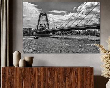 Het passeren van de Prins Willem-Alexanderbrug Rotterdam (zwart-wit ') van Rick Van der Poorten